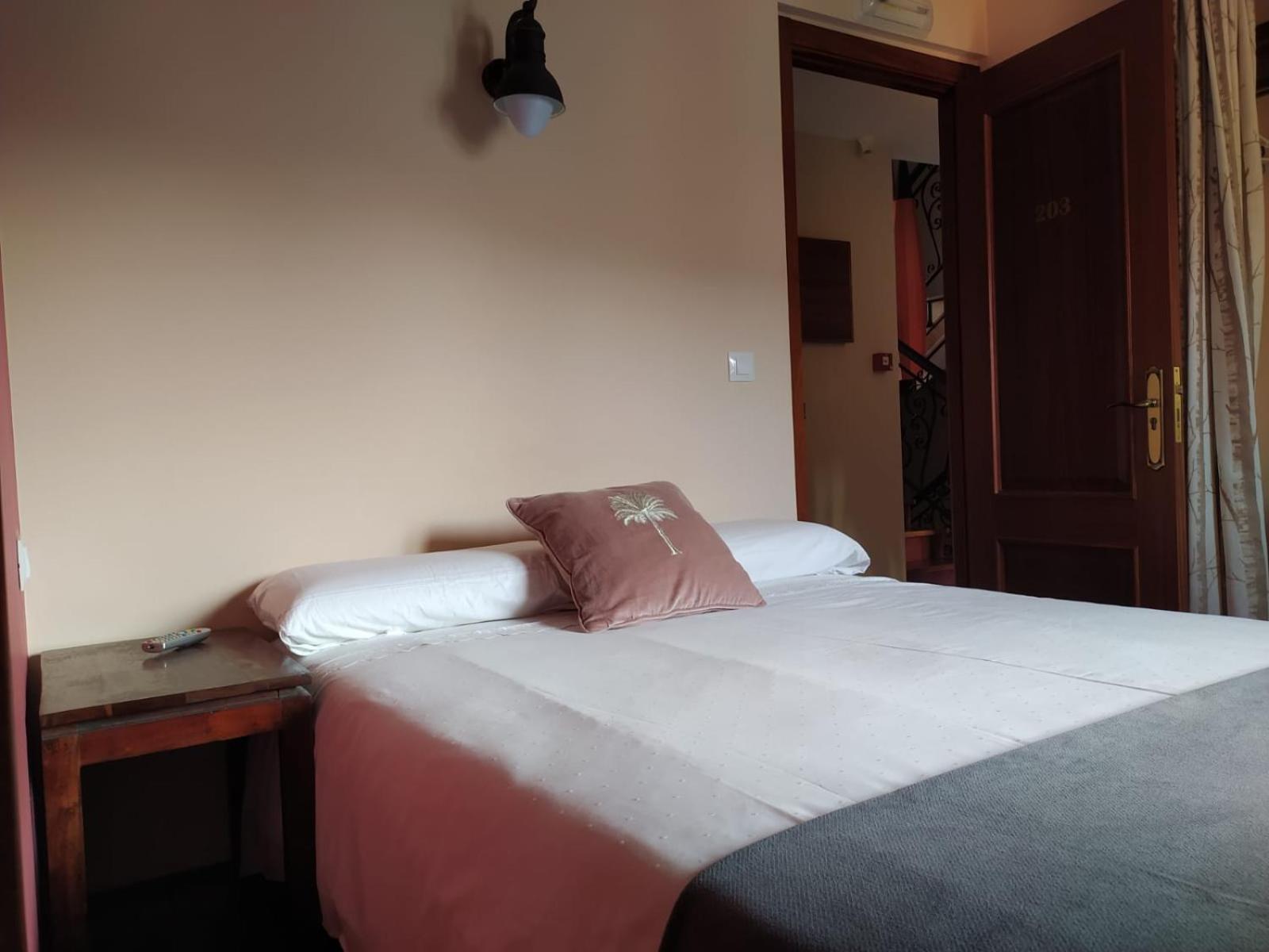 Hotel Cabo Ortegal Cariño Esterno foto